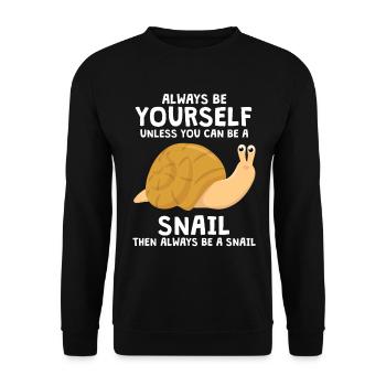 Always Be Yourself Snail Schnecken - Unisex Pullover - Schwarz - Vorne - Alina (178cm) & Michal (187cm)