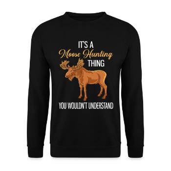 It's A Moose HuntingThing Elch Jäger - Unisex Pullover - Schwarz - Vorne - Alina (178cm) & Michal (187cm)
