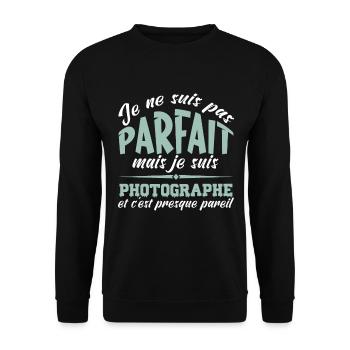 je ne suis pas parfaite mais je suis photographe - Sweat-shirt Unisexe - noir - Devant - Alina (178cm) & Michal (187cm)