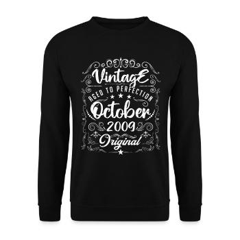 Vintage BORN IN OCTOBER 2009. - Unisex Sweatshirt - black - Front - Alina (178cm) & Michal (187cm)