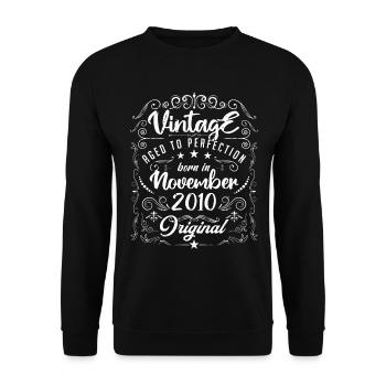 Vintage BORN IN NOVEMBER 2010- anniversary gift. - Sweat-shirt Unisexe - noir - Devant - Alina (178cm) & Michal (187cm)