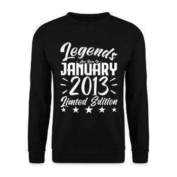 Geboren im Januar 2013. Geburtstagsgeschenk. - Unisex Pullover - Schwarz - Vorne - Alina (178cm) & Michal (187cm)