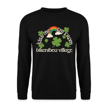 Küss mich - St. Patricks Day Bikenibeu Village - Unisex Pullover - Schwarz - Vorne - Alina (178cm) & Michal (187cm)