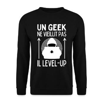 Un Geek Ne Vieillit Pas Il Level Up I Cadeau Gamer - Sweat-shirt Unisexe - noir - Devant - Alina (178cm) & Michal (187cm)