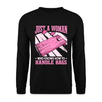 Nur eine Frau, die weiß, wie man mit Taschen Cornhole umgeht - Unisex Pullover - Schwarz - Vorne - Alina (178cm) & Michal (187cm)