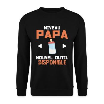 Niveau PAPA - Biberon - Nouvel Outil Disponible ! - Sweat-shirt Unisexe - noir - Devant - Alina (178cm) & Michal (187cm)