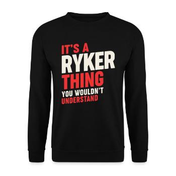 It's a Ryker Thing Lustiger Name Ryker - Unisex Pullover - Schwarz - Vorne - Alina (178cm) & Michal (187cm)