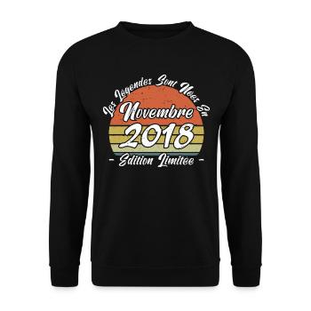 Les légendes sont nées en Novembre 2018 Cadeau. - Sweat-shirt Unisexe - noir - Devant - Alina (178cm) & Michal (187cm)