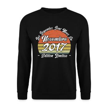 Les légendes sont nées en Novembre 2017 Cadeau. - Sweat-shirt Unisexe - noir - Devant - Alina (178cm) & Michal (187cm)