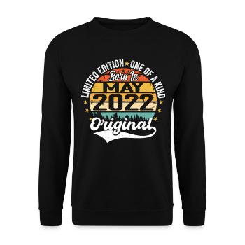 Mai 2022 Geburtstagsgeschenk geboren im Mai 2022 - Unisex Pullover - Schwarz - Vorne - Alina (178cm) & Michal (187cm)