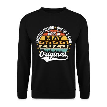 May 2023 Birthday Gift Born In May 2023 - Unisex Sweatshirt - black - Front - Alina (178cm) & Michal (187cm)
