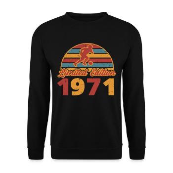 Footballer Football player Football birthday 1971 - Unisex Sweatshirt - black - Front - Alina (178cm) & Michal (187cm)