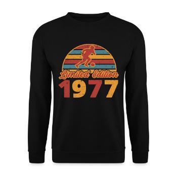 Football Footballer Sports Birthday Year of construction 1977 - Unisex Sweatshirt - black - Front - Alina (178cm) & Michal (187cm)