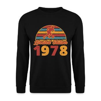 Footballeur Footballeur anniversaire 1978 - Sweat-shirt Unisexe - noir - Devant - Alina (178cm) & Michal (187cm)