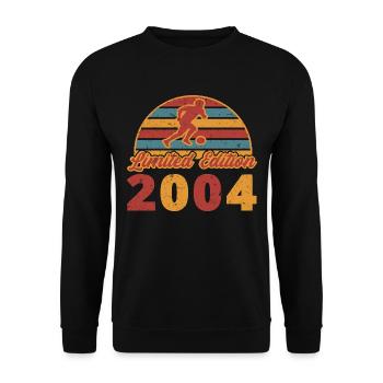 Fußball Fußballer Geburtstag Baujahr 2004 - Unisex Pullover - Schwarz - Vorne - Alina (178cm) & Michal (187cm)
