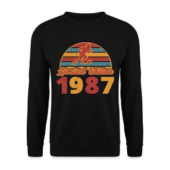 Football player Footballer birthday 1987 - Unisex Sweatshirt - black - Front - Alina (178cm) & Michal (187cm)