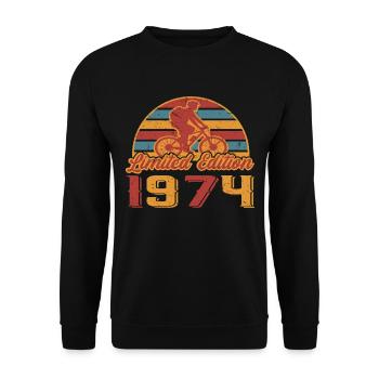 Bicycle Cyclist Bike 1974 Birthday Year of construction - Unisex Sweatshirt - black - Front - Alina (178cm) & Michal (187cm)