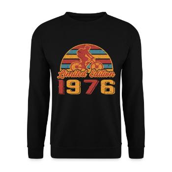 Bicycle Mountain Bike Cyclist Birthday 1976 - Unisex Sweatshirt - black - Front - Alina (178cm) & Michal (187cm)
