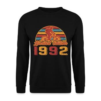 Fahrrad Bike Fahrradfahrer Geburtstag Baujahr 1992 - Unisex Pullover - Schwarz - Vorne - Alina (178cm) & Michal (187cm)