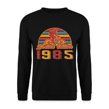 Bicycle Cyclist Bike Birthday Year of construction 1985 - Unisex Sweatshirt - black - Front - Alina (178cm) & Michal (187cm)