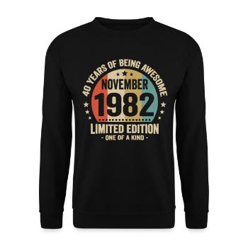 40 Jahre, in denen ich seit November 1982 großartig war - Unisex Pullover - Schwarz - Vorne - Alina (178cm) & Michal (187cm)