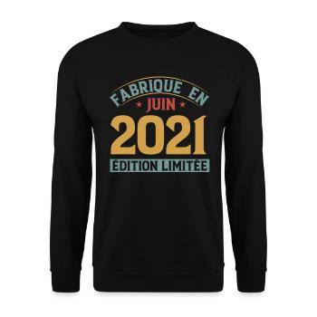 Fabriqué En Juin 2021 Anniversaire Cadeau Vintage - Sweat-shirt Unisexe - noir - Devant - Alina (178cm) & Michal (187cm)