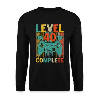Level 40 abgeschlossen - Unisex Pullover - Schwarz - Vorne - Alina (178cm) & Michal (187cm)