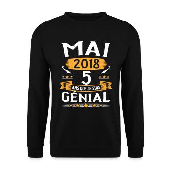 Mai 2018 5 Ans Que Je Suis Génial Anniversaire - Sweat-shirt Unisexe - noir - Devant - Alina (178cm) & Michal (187cm)