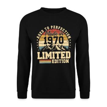 1970Vieilli to perfection made in 1970 - Unisex Sweatshirt - black - Front - Alina (178cm) & Michal (187cm)