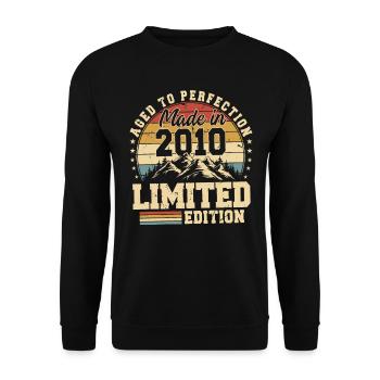 Aged to perfection Made in 2010 - Unisex Sweatshirt - black - Front - Alina (178cm) & Michal (187cm)