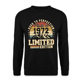 Aged to perfection Made in 1972 - Unisex Sweatshirt - black - Front - Alina (178cm) & Michal (187cm)