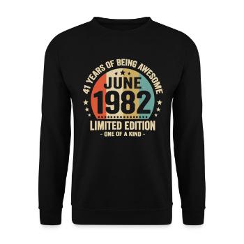 June 1982 41 years anniversary vintage gift idea - Unisex Sweatshirt - black - Front - Alina (178cm) & Michal (187cm)
