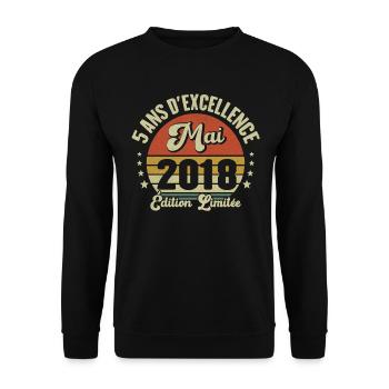 Mai 2018 5 Ans Anniversaire Vintage Idée Cadeau - Sweat-shirt Unisexe - noir - Devant - Alina (178cm) & Michal (187cm)
