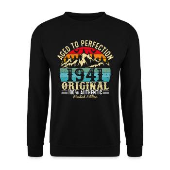 Aged to perfection 1941 original - Unisex Sweatshirt - black - Front - Alina (178cm) & Michal (187cm)
