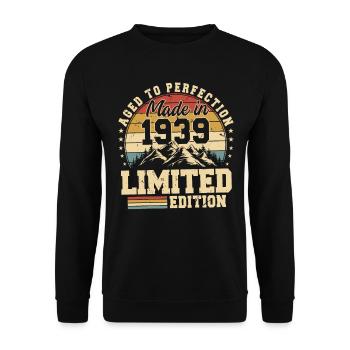 Aged to perfection Made in 1939 - Unisex Sweatshirt - black - Front - Alina (178cm) & Michal (187cm)