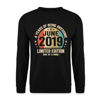 June 2019 4 years anniversary vintage gift idea - Unisex Sweatshirt - black - Front - Alina (178cm) & Michal (187cm)