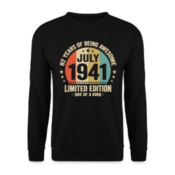 July 1941 82 Years Anniversary Vintage Gift - Unisex Sweatshirt - black - Front - Alina (178cm) & Michal (187cm)