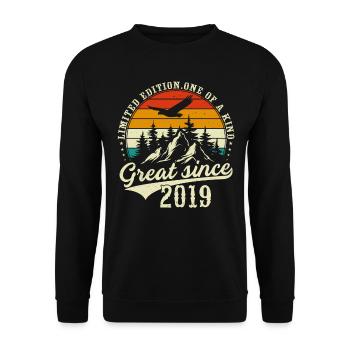 Unique En Son Genre Depuis 2019 - Sweat-shirt Unisexe - noir - Devant - Alina (178cm) & Michal (187cm)