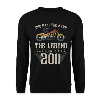 L'homme Le Mythe La Légende Né En 2011 Cadeau - Sweat-shirt Unisexe - noir - Devant - Alina (178cm) & Michal (187cm)