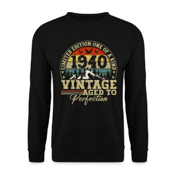 1940 Vintage Zur Perfektion Gealtert - Unisex Pullover - Schwarz - Vorne - Alina (178cm) & Michal (187cm)