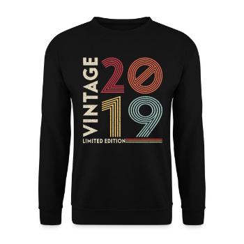 Vintage Legendary since 2019 Geburtstag - Unisex Pullover - Schwarz - Vorne - Alina (178cm) & Michal (187cm)