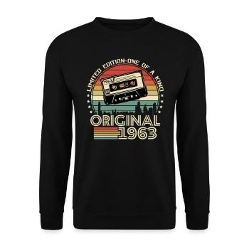 1963 Vintage Vintage Birthday Retro - Unisex Sweatshirt - black - Front - Alina (178cm) & Michal (187cm)