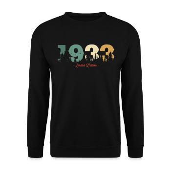 1933 Limitierte Auflage - Unisex Pullover - Schwarz - Vorne - Alina (178cm) & Michal (187cm)