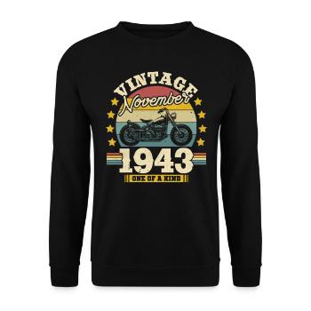 Geschenk Geburtstag 1943 80 Jahre - Unisex Pullover - Schwarz - Vorne - Alina (178cm) & Michal (187cm)
