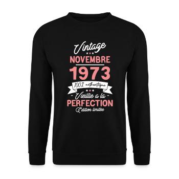 Cadeau Anniversaire Novembre 1973 50 Ans - Unisex Pullover - Schwarz - Vorne - Alina (178cm) & Michal (187cm)