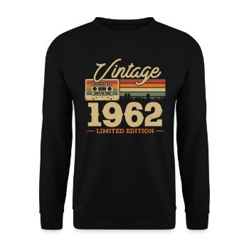 1962 - 61/62 birthday year - Unisex Sweatshirt - black - Front - Alina (178cm) & Michal (187cm)