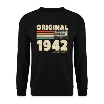 Vintage 1942 Geschenk - Unisex Pullover - Schwarz - Vorne - Alina (178cm) & Michal (187cm)