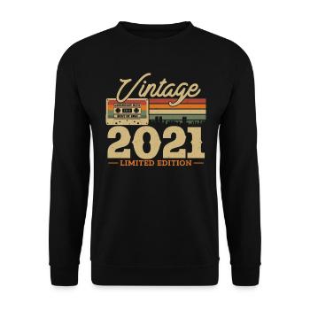 Vintage Geburtstagsgeschenk 2021, 2-3 Jahre - Unisex Pullover - Schwarz - Vorne - Alina (178cm) & Michal (187cm)