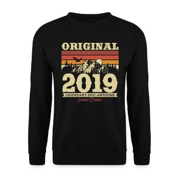 Vintage Birthday Gift 2019 4/5 Years - Unisex Sweatshirt - black - Front - Alina (178cm) & Michal (187cm)