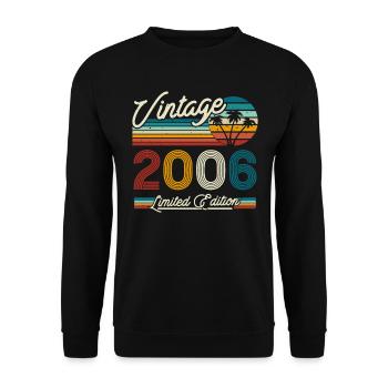 Vintage Geburtstagsgeschenk 2006 - 17/18 Jahre - Unisex Pullover - Schwarz - Vorne - Alina (178cm) & Michal (187cm)